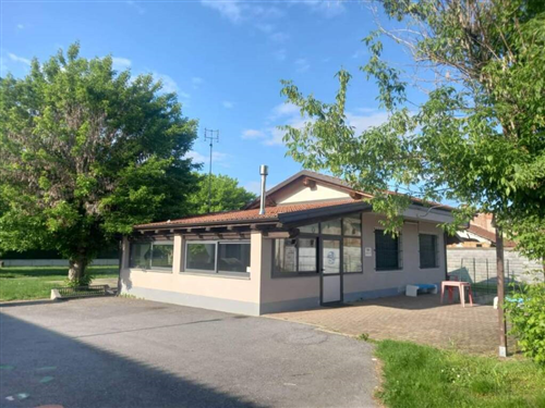 "Assegnazione in concessione temporanea della gestione di locali ad uso bar presso gli impianti sportivi e campi da bocce petanque, per la somministrazione al pubblico di alimenti e bevande."